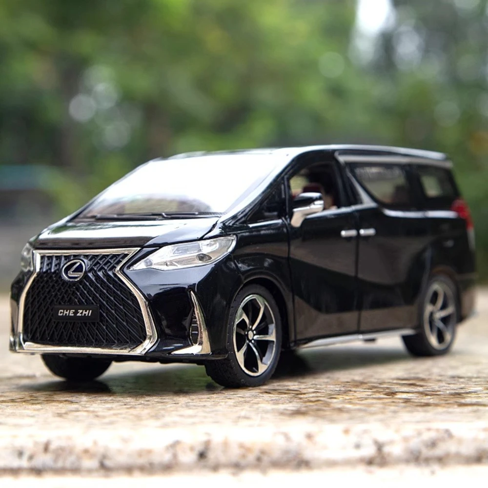 

1/24 LM300H LX600 Model Car Toy Alloy Diecast MPV Doors Opened Sound Light Pull Back Metal Body Rubber Tires Vehicles Kids Gifts