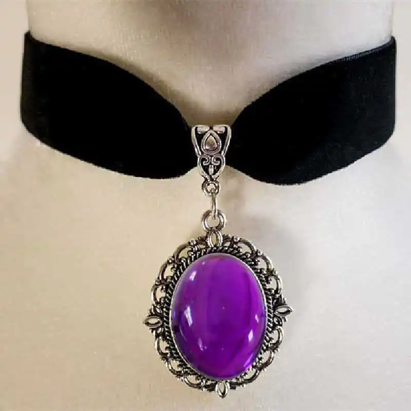 Lila Cameo-Wassertropfen-Halsband, Gothic-Schmuck, viktorianisch, geschnitzt, schwarzer Samt, Hexen-Accessoire, heidnisch, geheimnisvoll, Halskette für Frauen