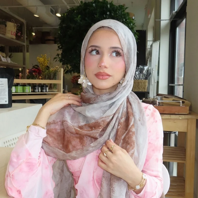 

Elegant Muslim Hijab Watercolor Ombre Scarf Soft Breathable Bandana Minimalist Head Cover for Travel Vacation Daily Outing