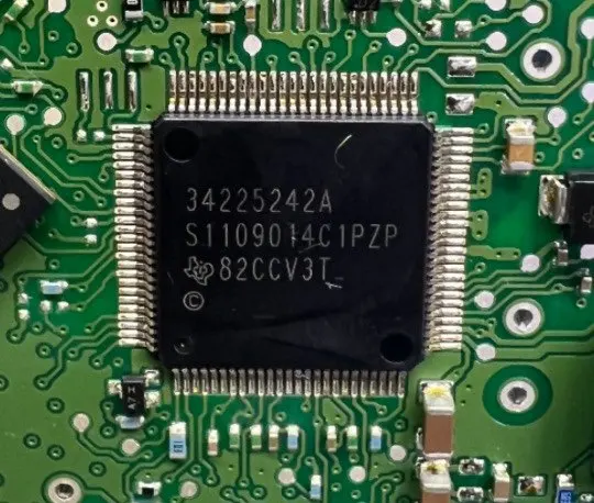 

34225242A чип автомобильной компьютерной платы