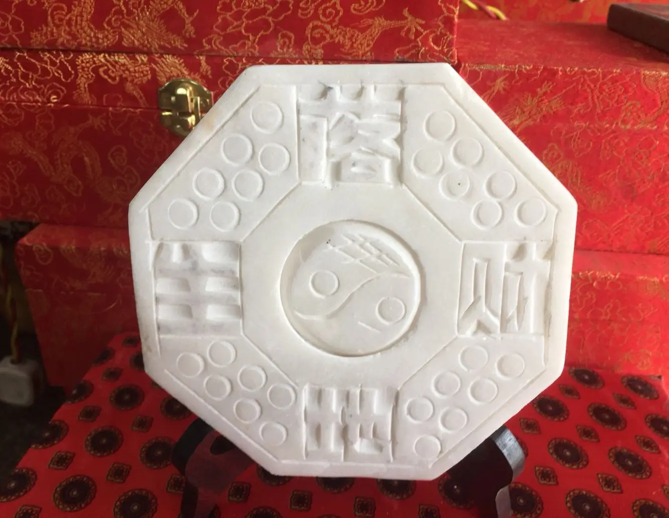 Natural , white , Taiji gossip plate ornament, white  gossip auspicious handicrafts