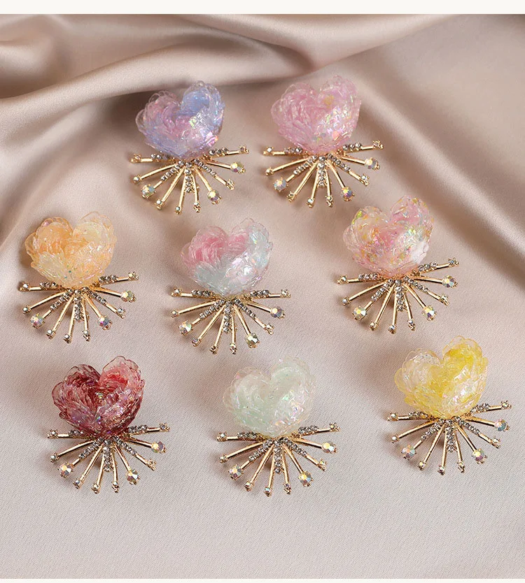 Colorful Metal Heart Flower Brooch Women's Lapel Anti-Slip Pin High-End Clothing Packaging Accessories Badge