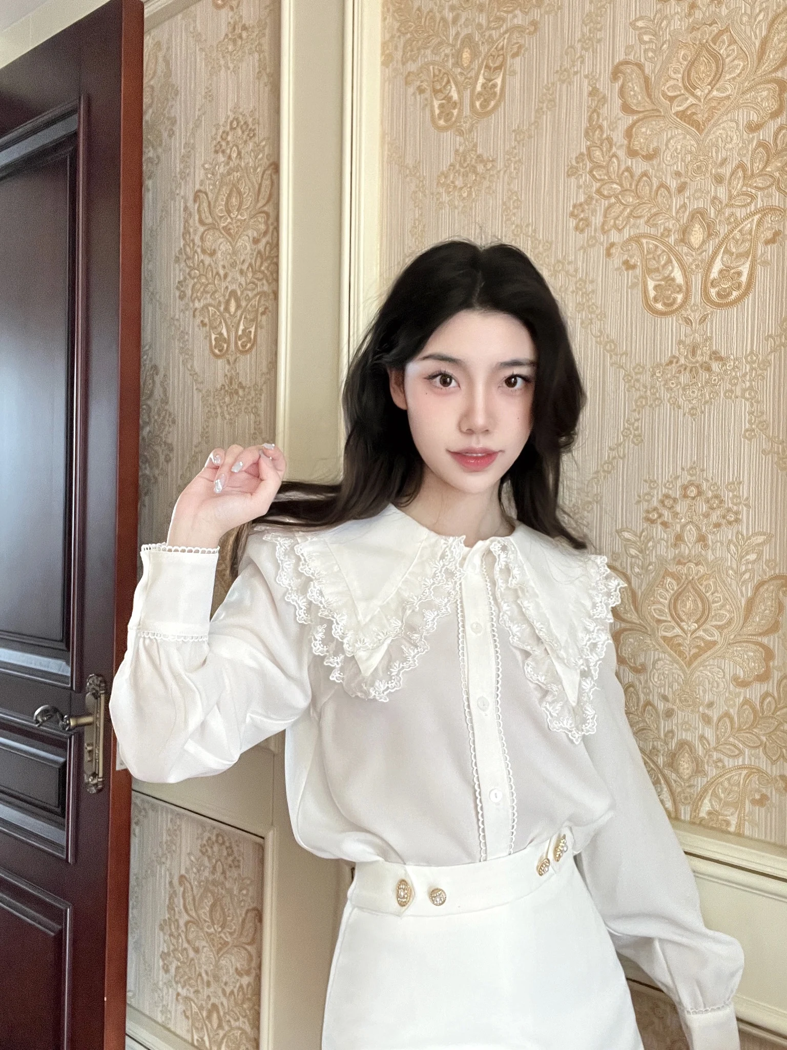 

Весенняя женская блузка с длинным рукавом, кукольным воротником и кружевной отделкой, универсальная, однотонная, для офиса