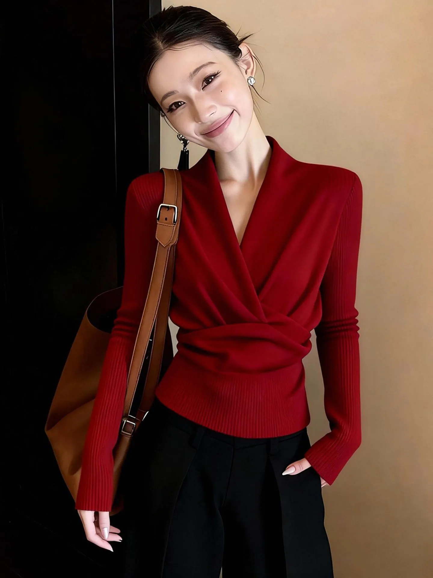 

Red Long Sleeve Knitted V-Neck Waist-Cinched Top for New Year Slimming Base Layer Versatile Korean Style Straight Cut Commute...