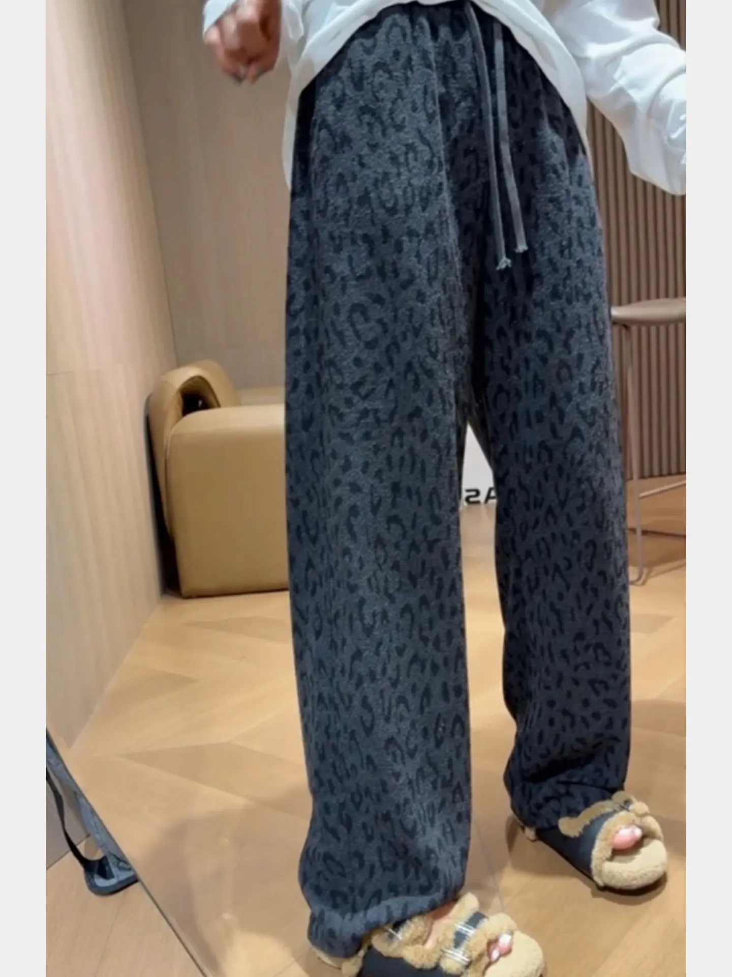 

Серые повседневные брюки с леопардовым принтом для женщин, осенне-зимняя новинка, европейский размер, большие размеры, свободные, стройнящие, в пол, с широкими штанинами