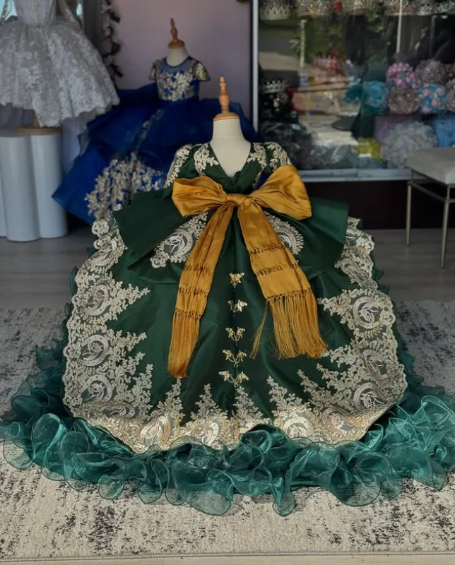 ハンターグリーンプリンセスフラワーガールドレス高級フリルスカートレースアップリケキャップスリーブ素敵な幼児誕生日ドレスカスタムサイズ