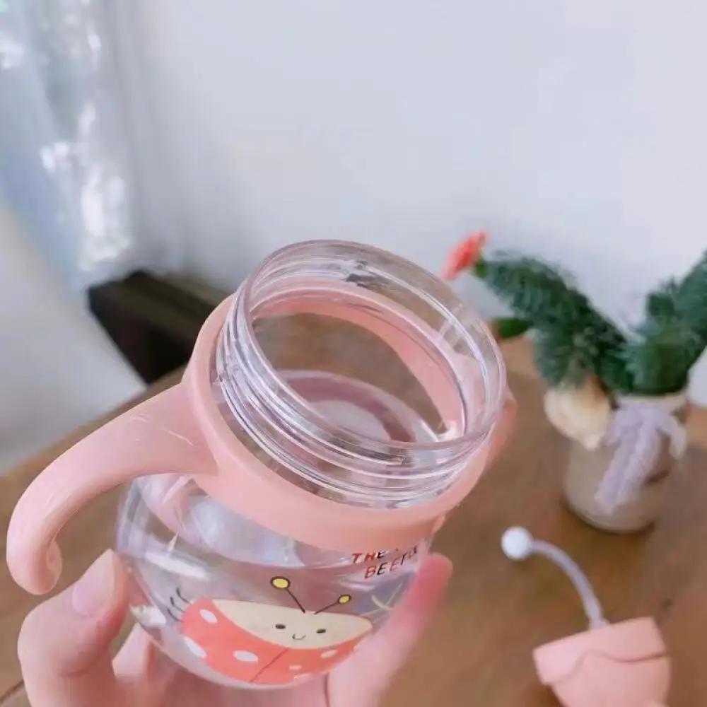 Baby water cup straw cute anti-choking kindergarten children gravity ball water cup duck sippy cup baby drinking cup bottle