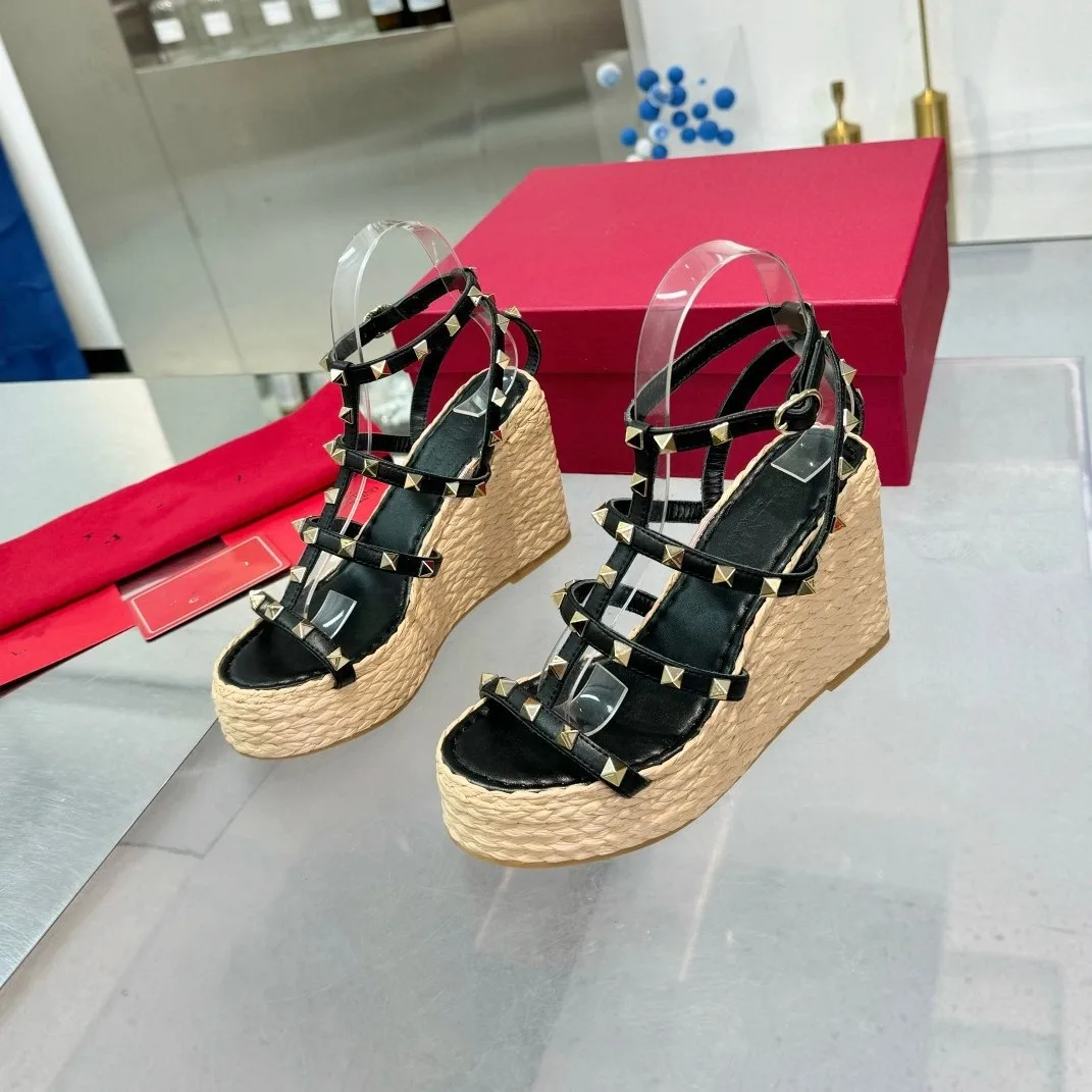 2024 summer high heel wedge rivet shoes Roman shoes with waterproof table round head simple sandals sandals sandals women