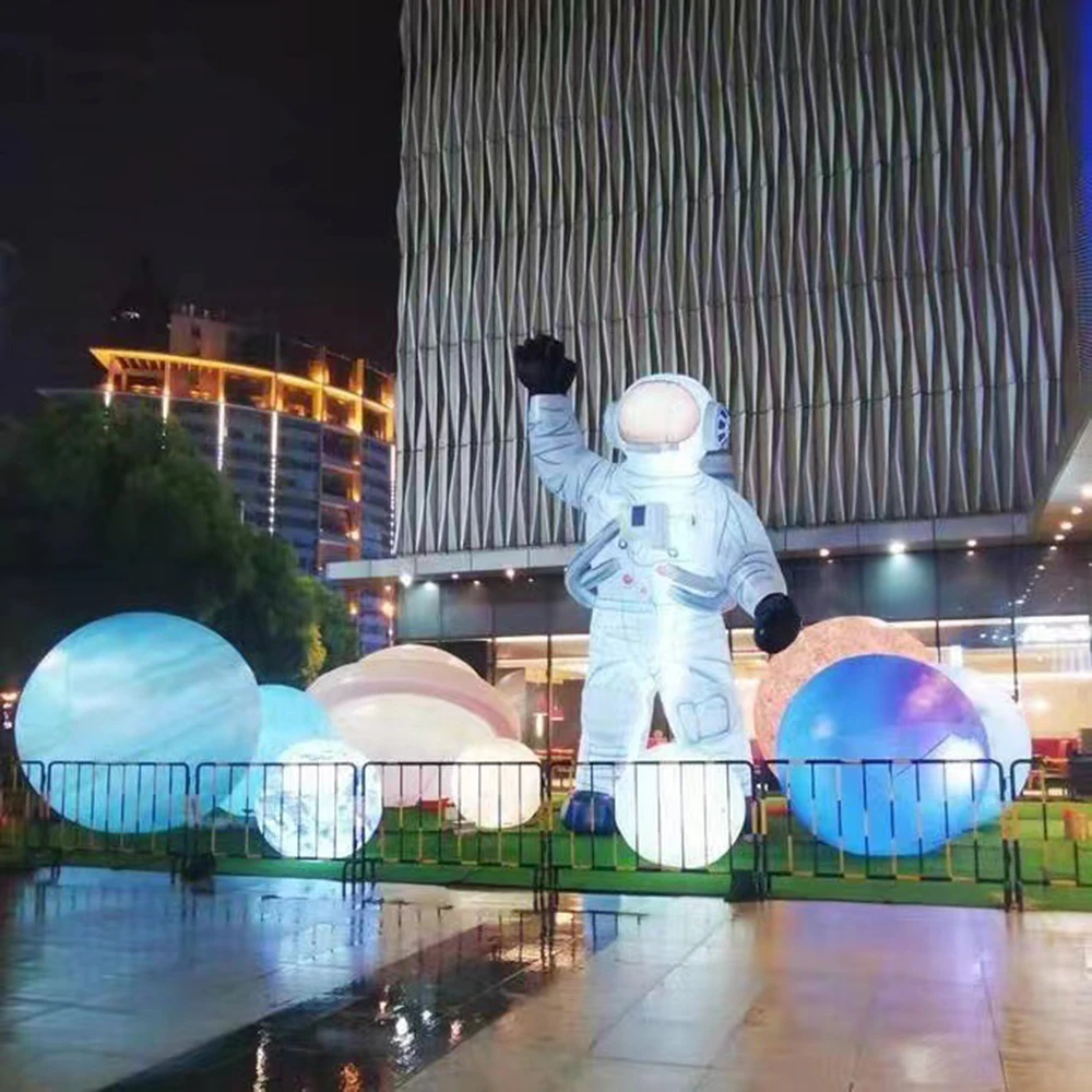 Modèle d'astronaute gonflable géant publicitaire avec mascotte d'astronaute personnalisée à éclairage LED pour la décoration d'événements de Festival