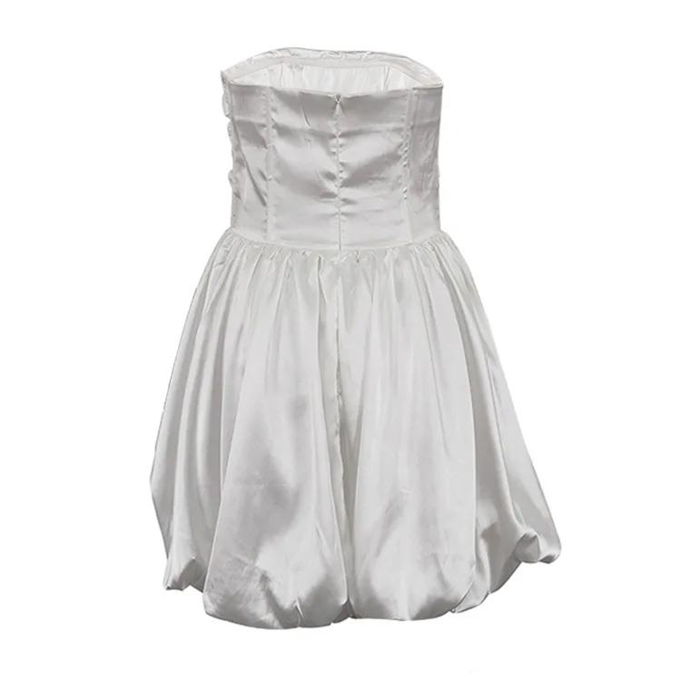 Jednokolorowa, plisowana, krótka sukienka na studniówkę, bez ramiączek, czarno-biała