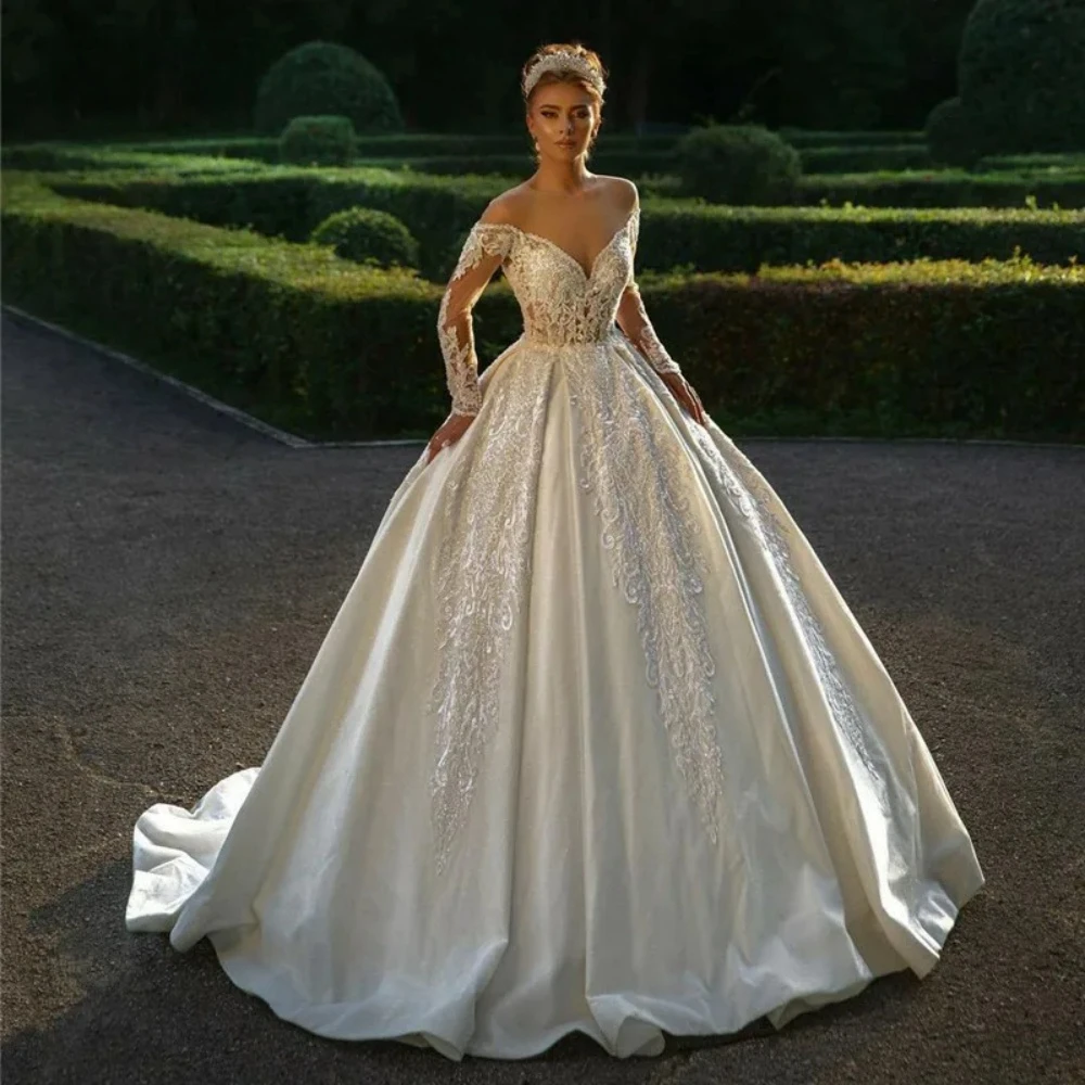 Luxury Ball Gown Wedding Dress Sweetheart Long Sleeve Lace Applique Beaded Bridal Gown Customized Holidays Party Clothing