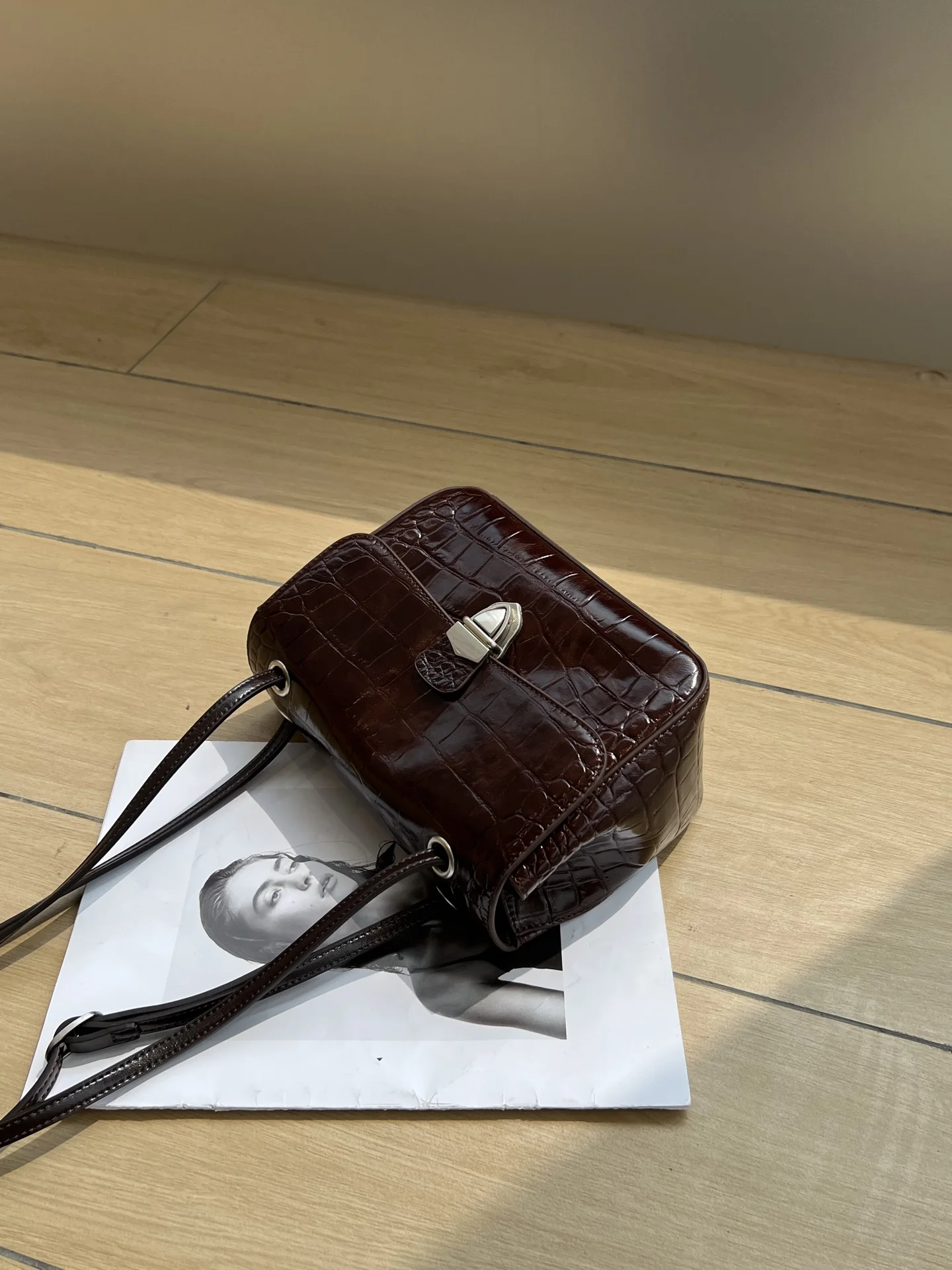Genuine Cowhide Croc Embossed Shoulder Bag, Aidrani Retro Flap Crossbody Handbag, Classic Purse for Women Daily Work Shopping