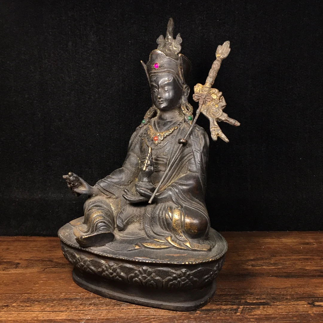 Master of Pure Copper Inlaid Padmasambhava Guru Rinpoche 21CM high 13.5 cm long 9.5 centimeters wide, Weighing 950 g