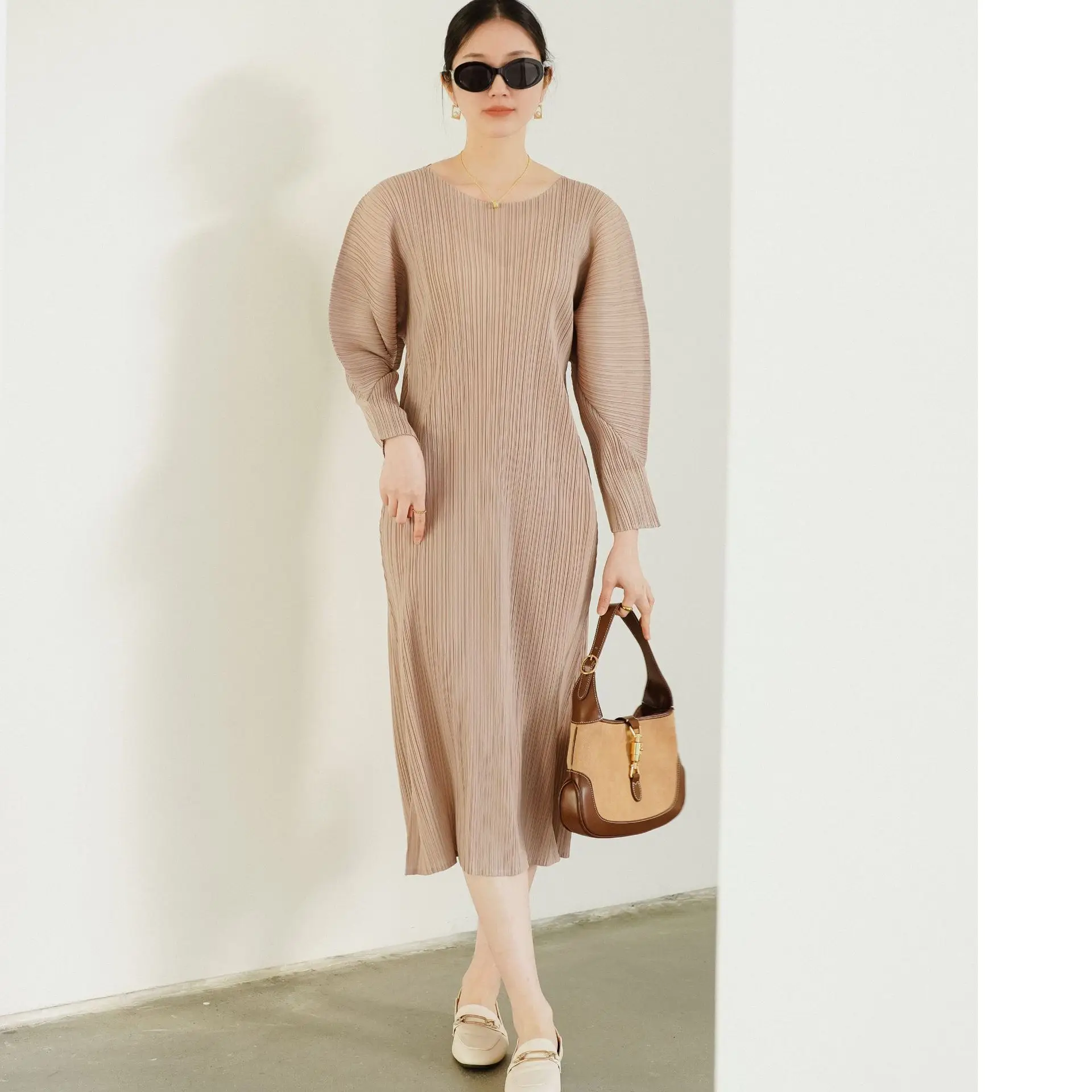 

Miyake Pleated Dress 2025 Fall New Slim Personality Long Dress Fashion British Style Temperament Commuter Bat Sleeve Dress