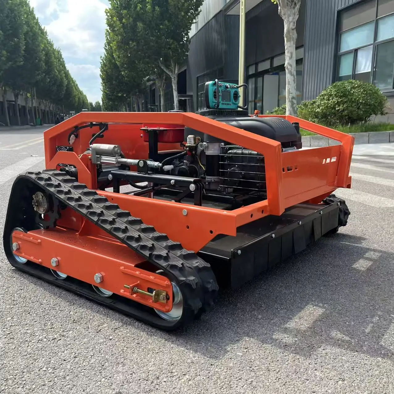 „608CC Hochleistungs-Rasenmäherroboter: 4000 ㎡ /h Mähseffizienz, Doppelklingen und Not-Aus-Taste, hoher Wirkungsgrad "