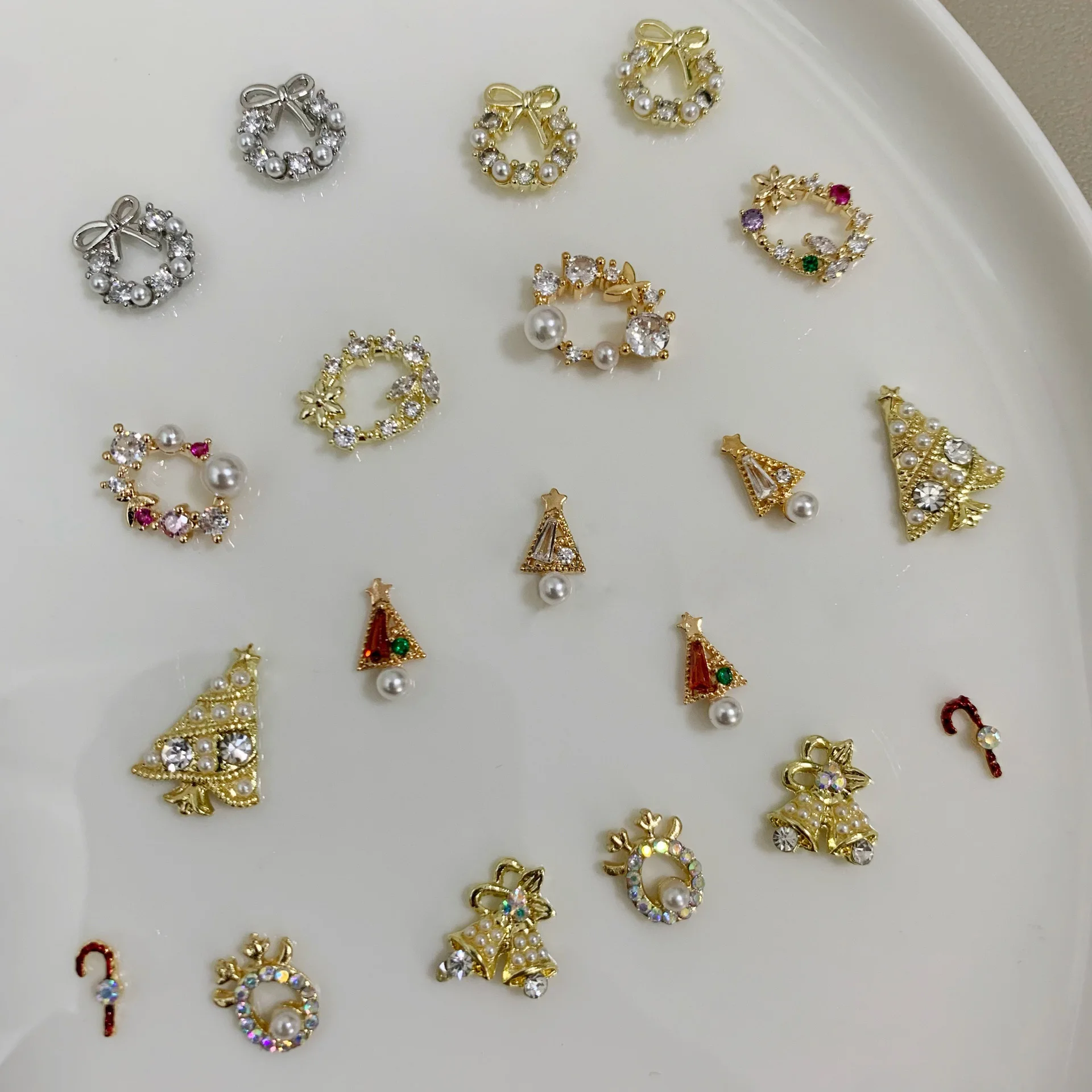 5/10 PCS Christmas Accessories Metal zircon,Pearl,Colored Diamond,Bell,Christmas Tree Wreath Nails Decoration