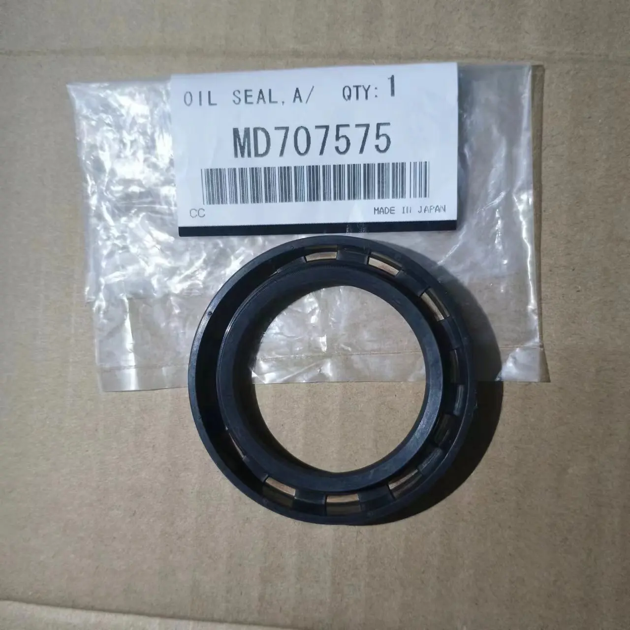 Transmission Torque Converter Seal for Mitsubishi Pajero Montero Sport Outlander Lancer MD707575