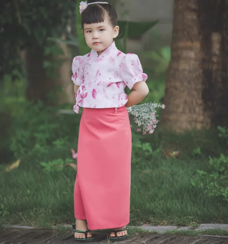 

Chinese Girls' Ethnic Style Water Splashing Festival Dai Costume Set