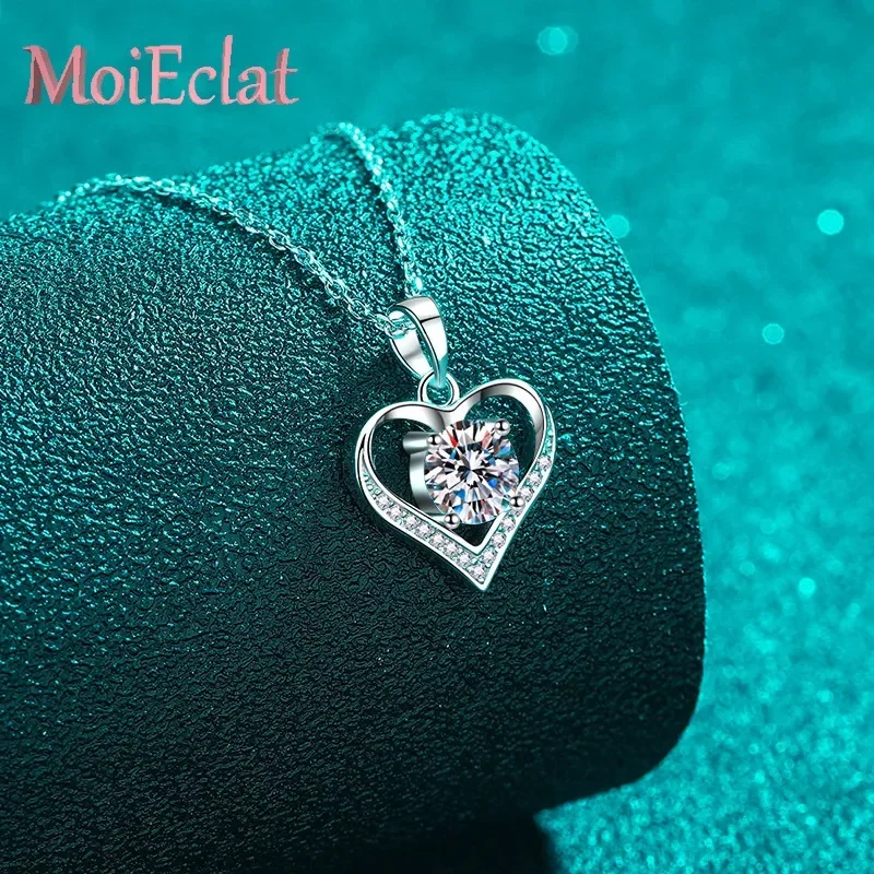 

1ct Moissanite Heart-shaped Pendant Necklace for Women, Luxury Platinum PT950 Sweet Girl Clavicle Chain Simple & Chic Jewelry