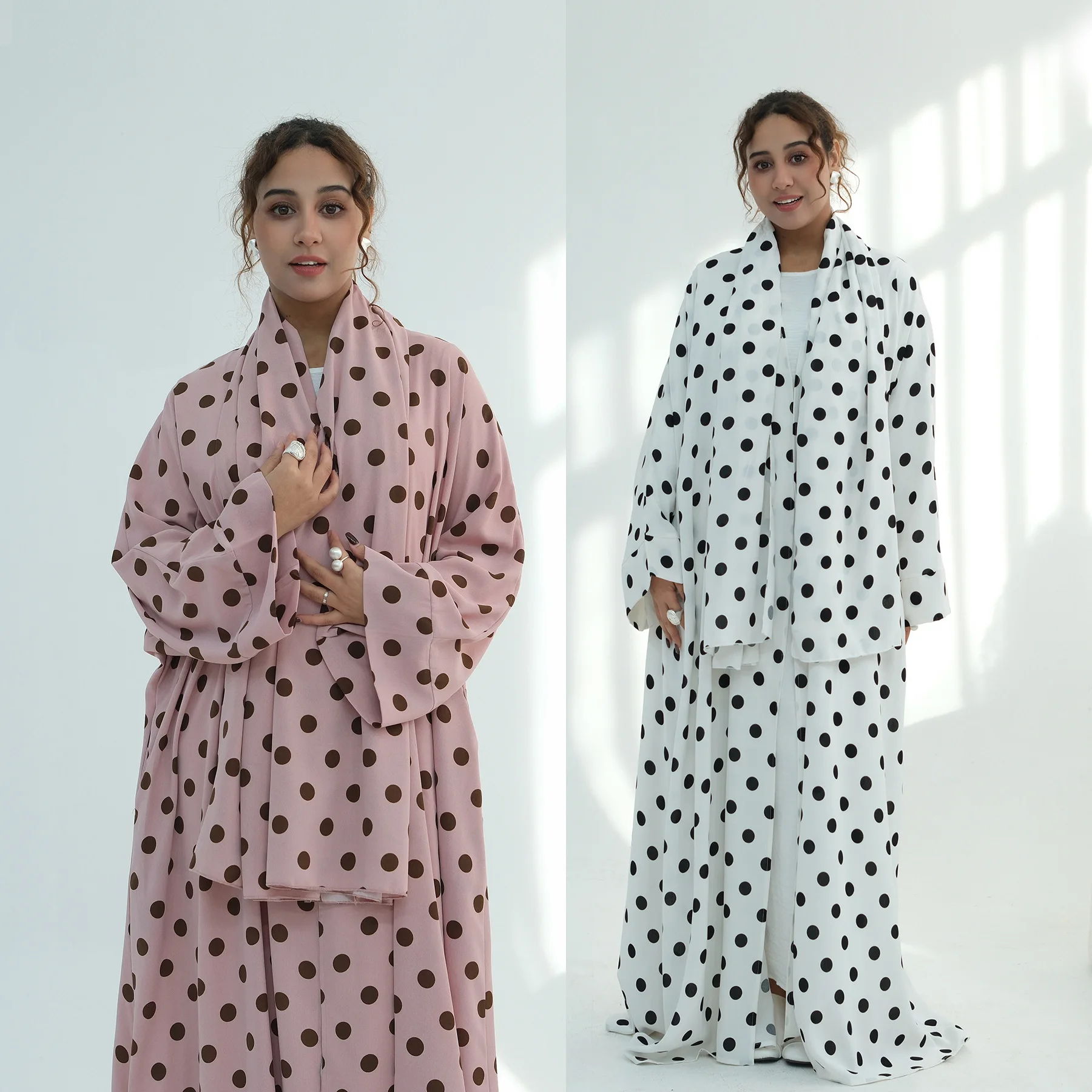 Zestaw Abaja 2-częściowy z hidżabem dla kobiet muzułmańskich na Eid Ramadan 2026, elegancka odzież islamska, klasyczna abaja w kropki z otwartym dekoltem.