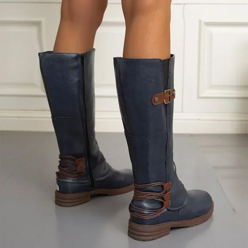 أحذية رعاة البقر الرجعية للنساء الخريف بولي Leather الجلود منتصف العجل أحذية امرأة الجانب سستة كعب سميك حزام مشبك عالية متسابق بوتاس 2024