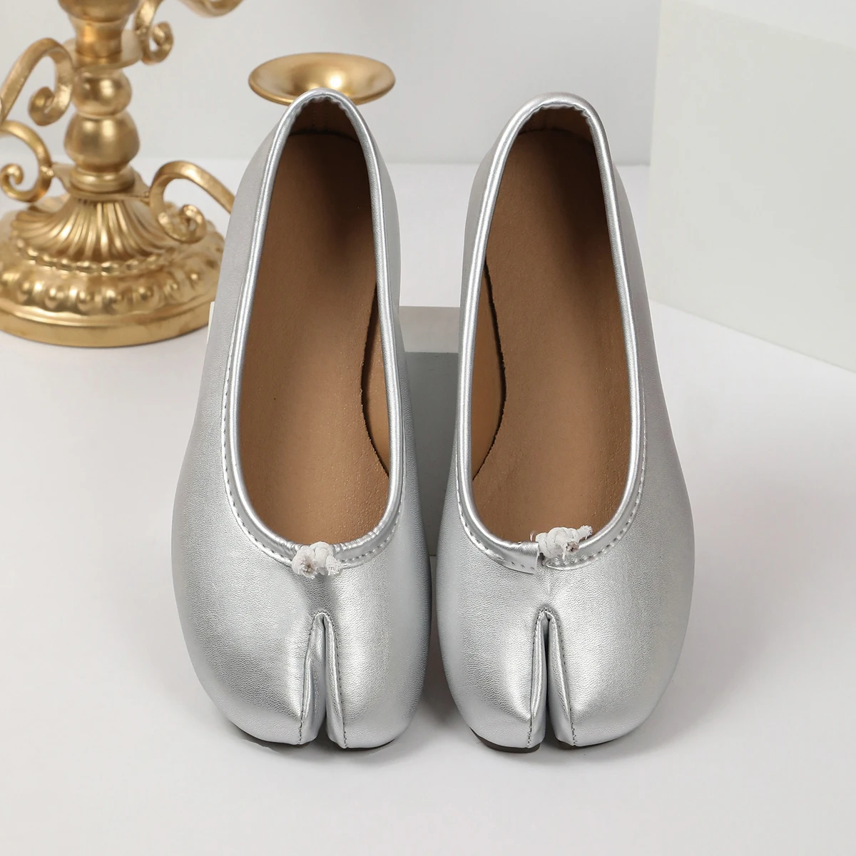 Brandneue Damen-Slipper mit geteiltem Zehenbereich, Tabi-Flats, aus weichem Leder, zum einfachen Anziehen, Ballerinas, bequem, für den Alltag, lässig, Loafer, Übergröße 43 – Detail 12