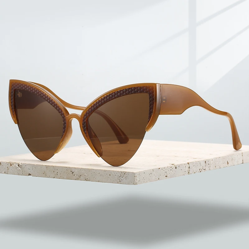 KAMMPT Women INS Brand Triangular Sunglasses Fashion Street Personalized Trends Sun Glasses Retro Cat Eyes Anti UV Beach Shades
