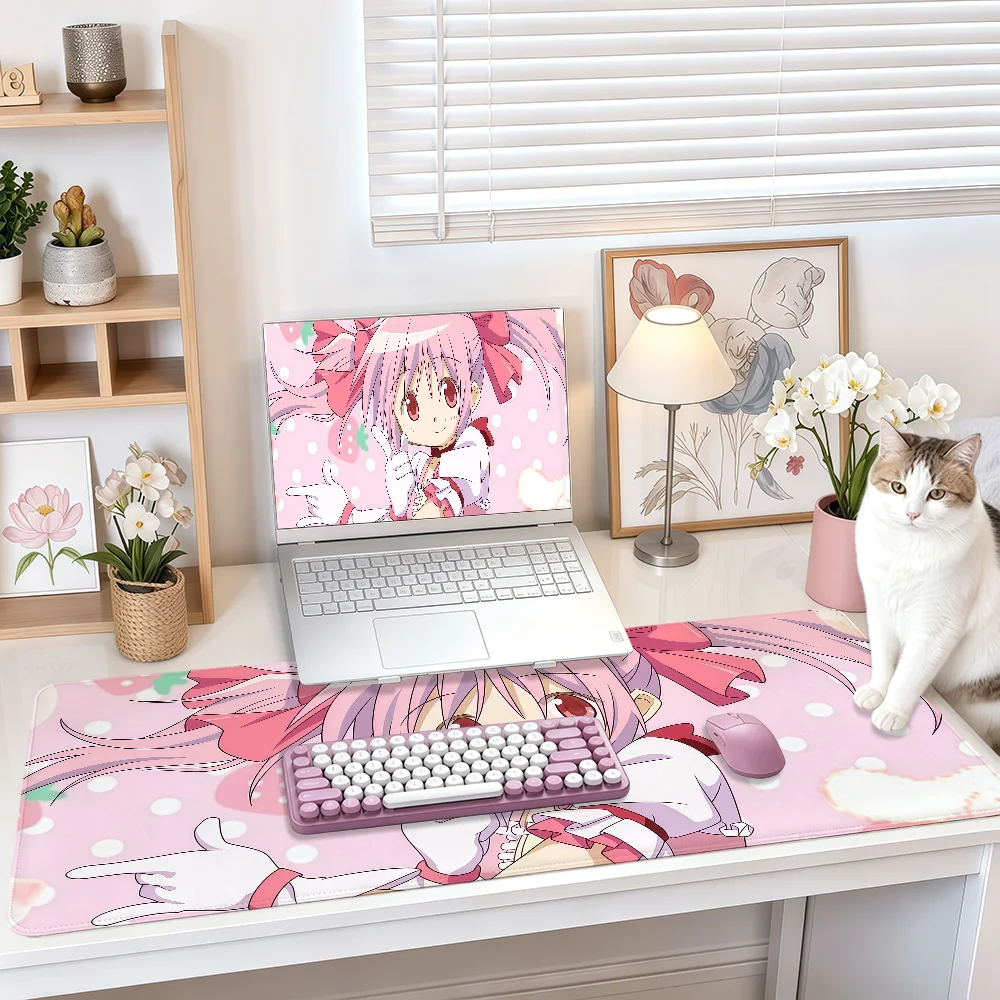 Alfombrilla de ratón grande y antideslizante con borde reforzado, con diseño de Puella Magi Madoka Magica, ideal para escritorio, ordenador, teclado, ratón, oficina, juegos y estudiantes.