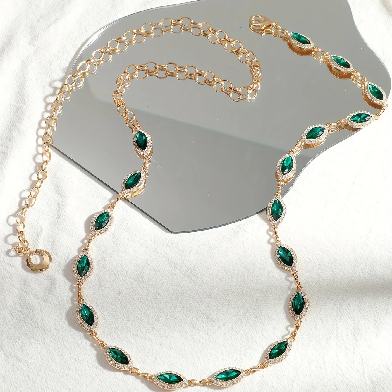 Plus rozmiar złoty łańcuszek w talii kryształ Rhinestone inkrustowany Boho łańcuszek na ciało elegancki metalowy łańcuszek do paska sukienka pas dla kobiet