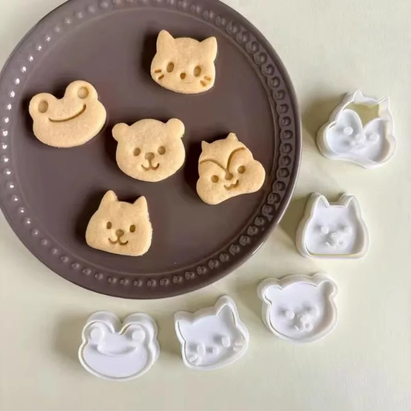 Animals Cookie Cutters Plastic 3D Cute Cartoon Pressable Biscuit Mold Cookie Stamp Kitchen Baking Pastry Bakeware