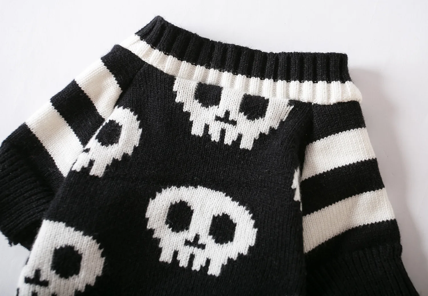 Halloween Pet Costume Skull Knitted Sweater Spring and Autumn Warmth for Cats and Dogs