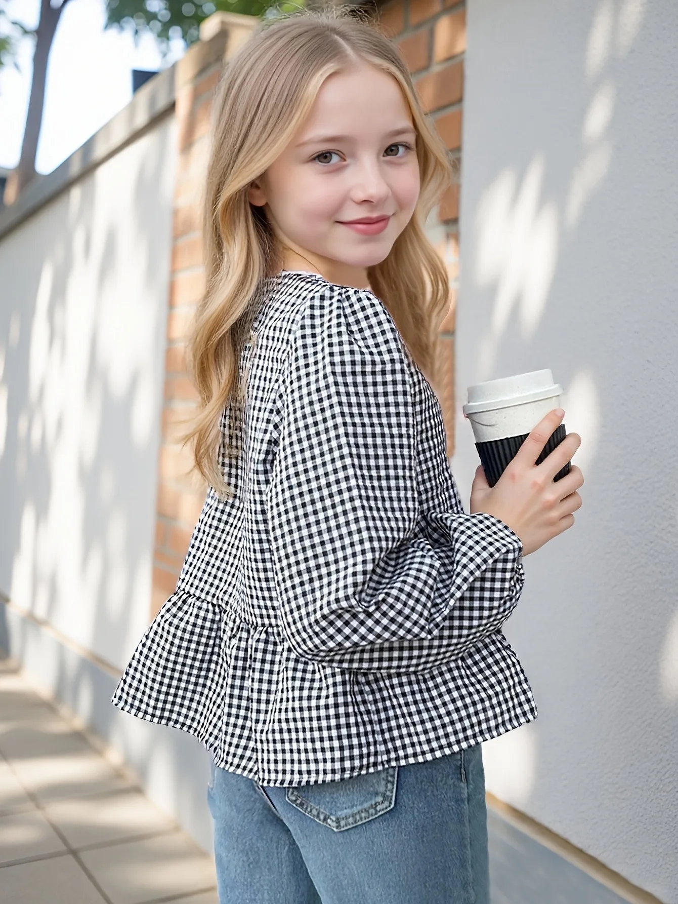 Gingham-Bluse für Kinder und Mädchen, schwarz-weiß kariertes, langärmliges Peplum-Oberteil mit Puffärmeln und Samtschleifen-Dekor, lässiges Outfit – Detail 3