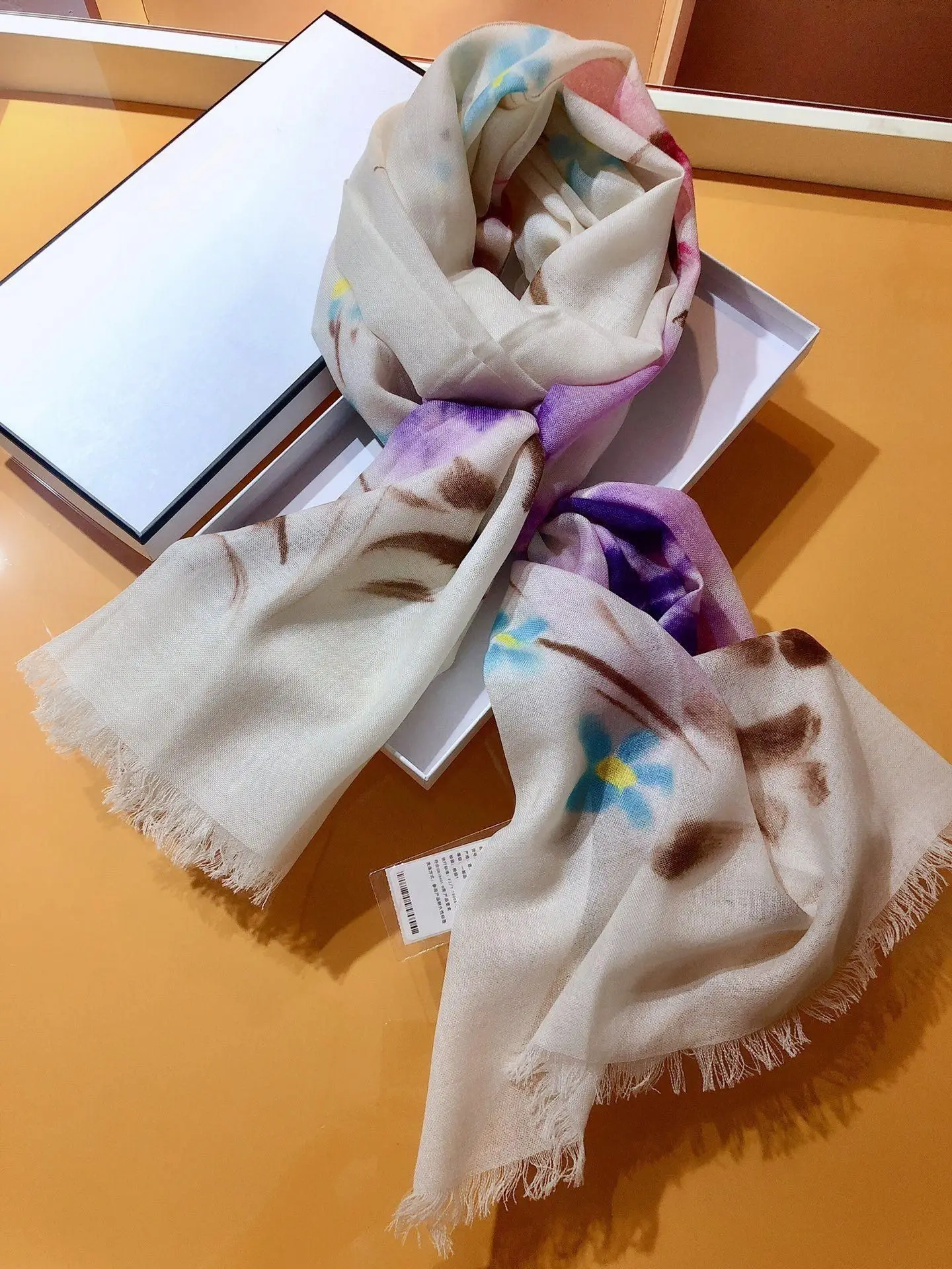 

New Elegant Chinese Style Silk Scarf With Lavender Printing Faux Silk Shawl Wholesale