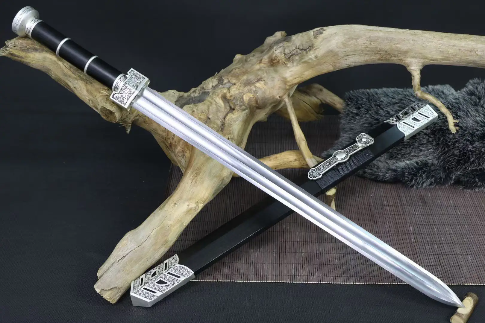 80cm Cosplay an ancient battlefield scene with a Chinese sword katana high-carbon steel blade Real sword Ebony saya Not sharp