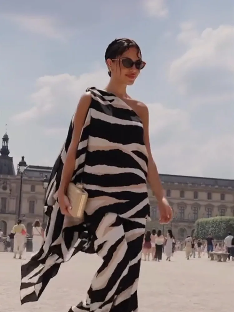 سترة علوية فضفاضة بدون أكمام مطبوعة بحاشية غير متماثلة جديدة لعام 2025 لحفلات الشاطئ ملابس غير رسمية ملابس علوية نسائية على الموضة