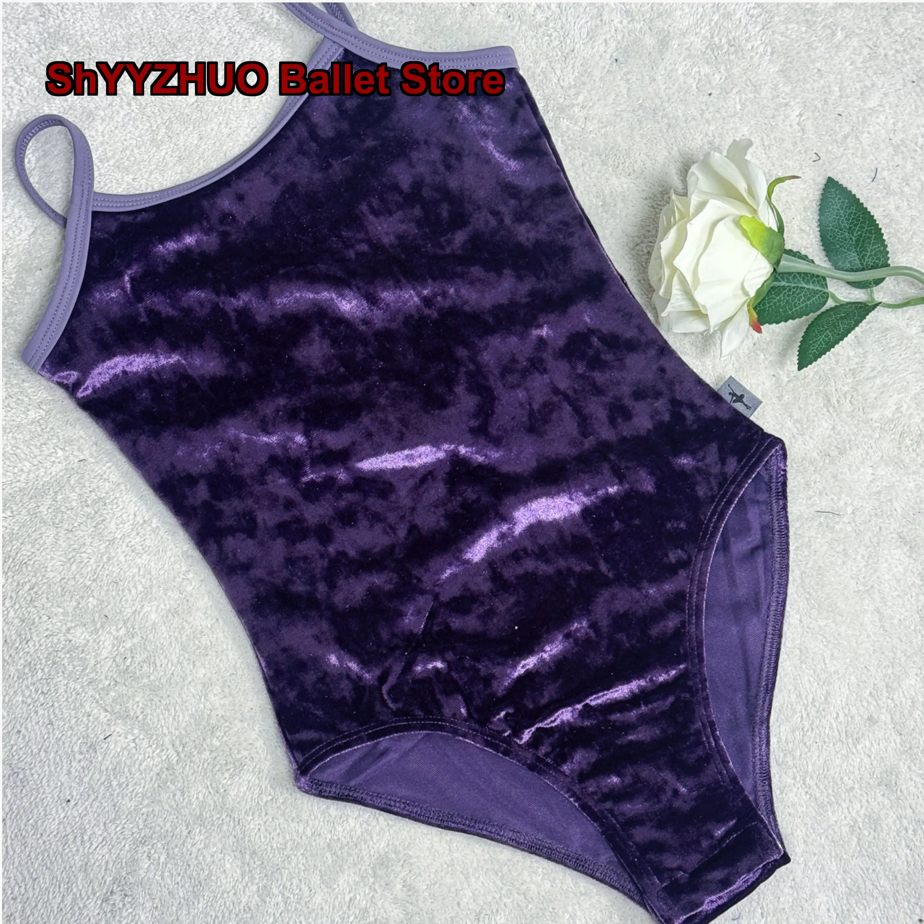 Maillot de gimnasia de malla para niñas con pedrería dorada y volantes, ideal para examen de arte.