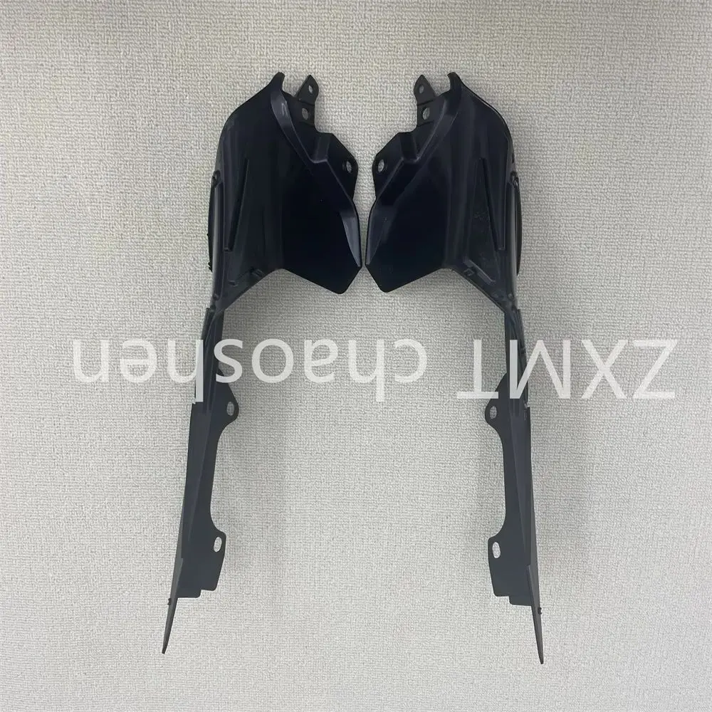 The carbon fiber paint rear liner of the YZF-R1/R1M motorcycle is suitable for 2015, 2016, 2017, 2018 and 2019.