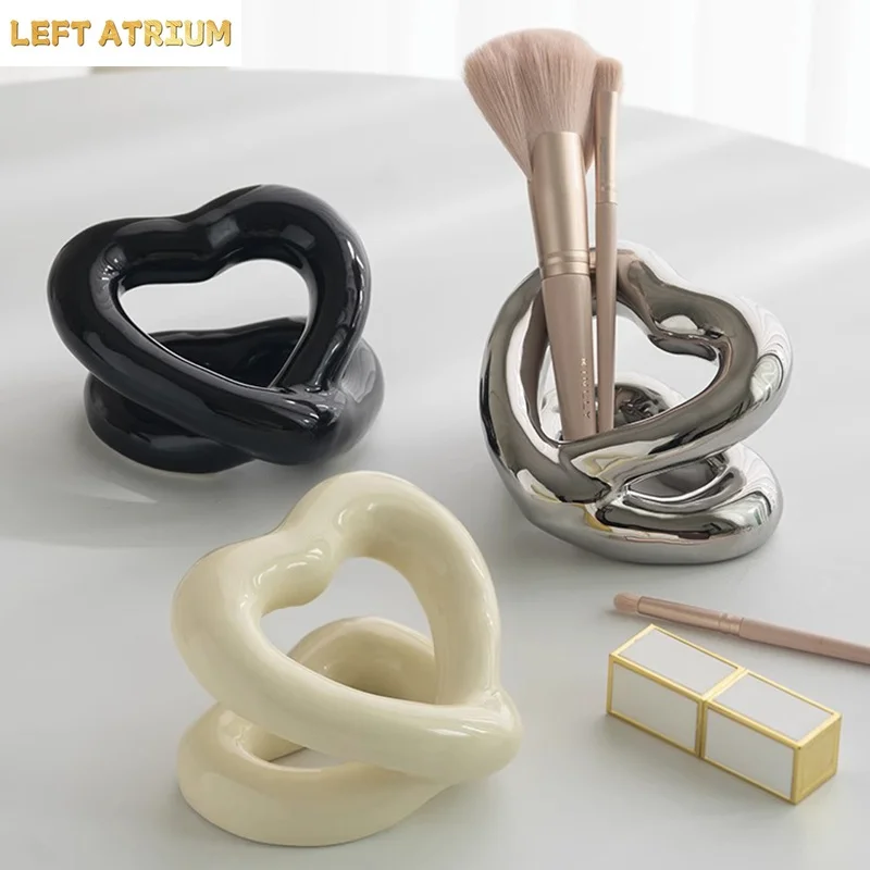 Ceramic Toothbrush Holder Creative Heart Shaped Toothpaste Holder Dressing Table Makeup Brush Storage Rack Bathroom Supplies
