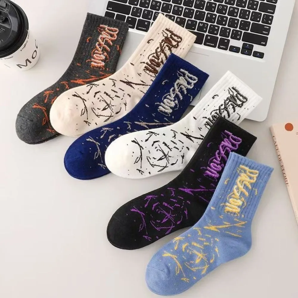 

5pair/set Soft Graffiti Printed Socks Breathable Sweat Absorbing Men's Socks Colorful Street Style Socks Leisure Activities