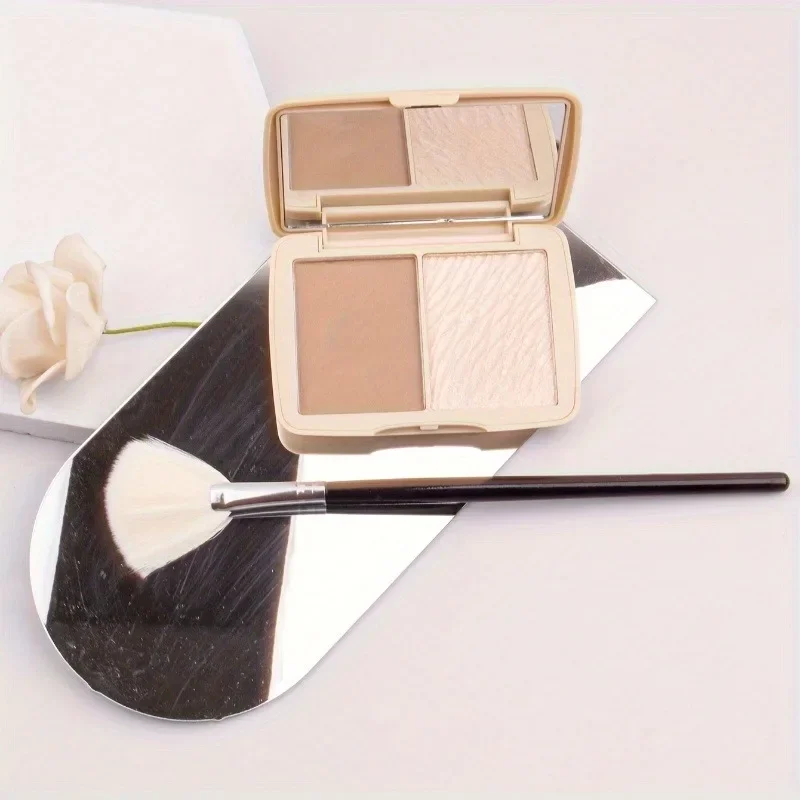 Single White Fan Highlighter Makeup Brush, Ultra Soft Fluffy Bristle Face Brightening Loose Powder Brush for Contour & Daily Mak