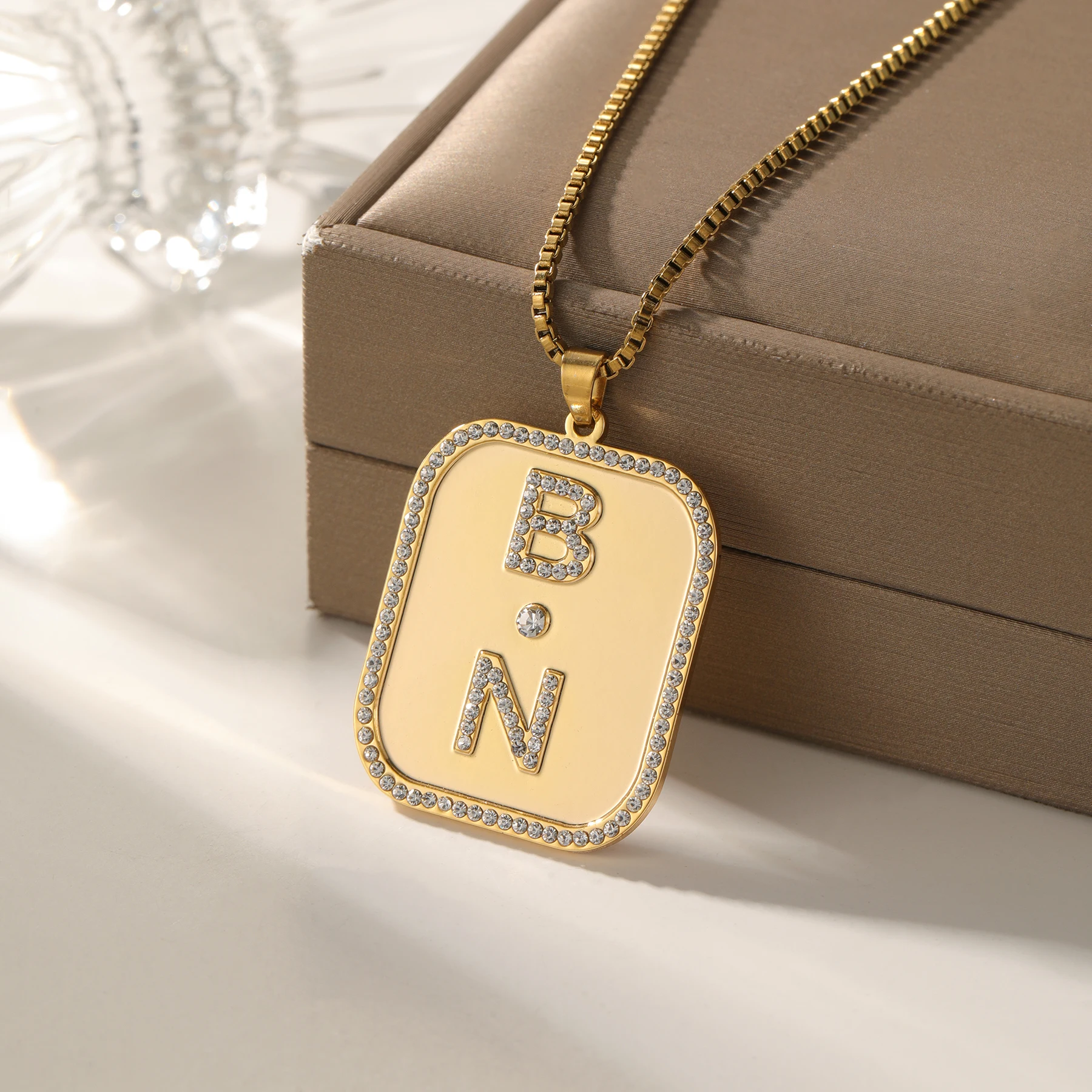 Customized letter name necklace, diamond craftsmanship, temperament and trendy matching, fashionable gift for her