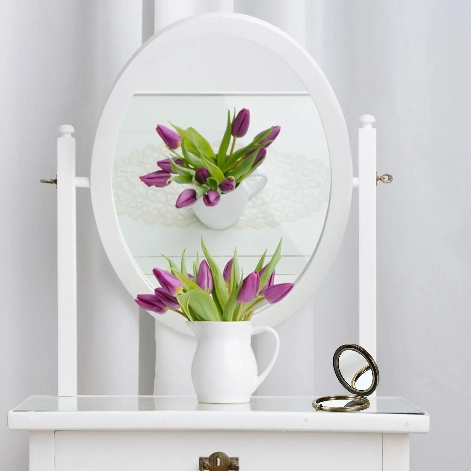 مرآة مكياج محمولة مدمجة مستديرة قابلة للطي من الخشب المعدني بتصميم عتيق للسفر للنساء أداة تجميل خفيفة الوزن صغيرة غير تشويه