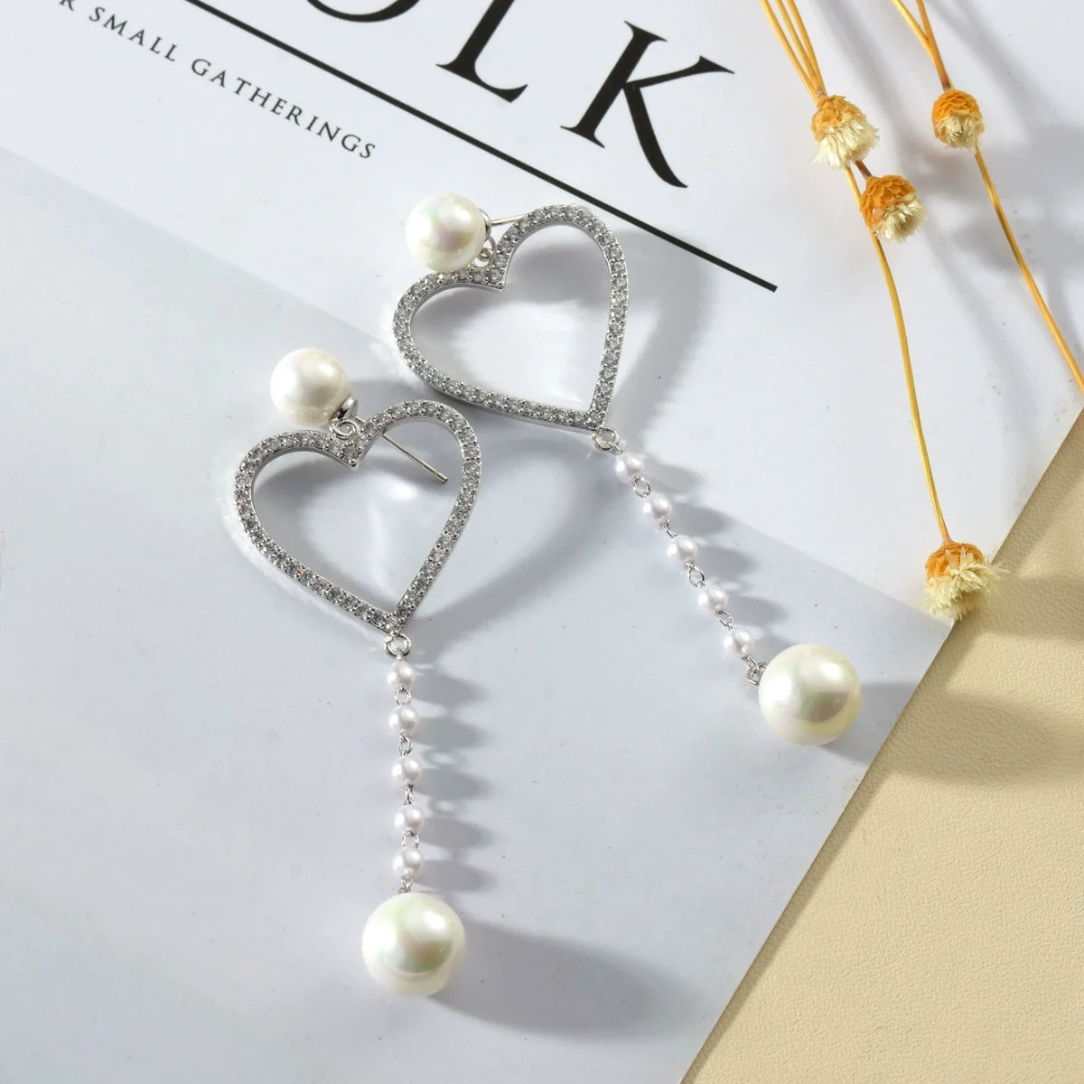 

Geometric earrings - heart-shaped, made of 925 silver, with tiny inlaid zirconia. Long style, Korean version, trendy ear jewelry