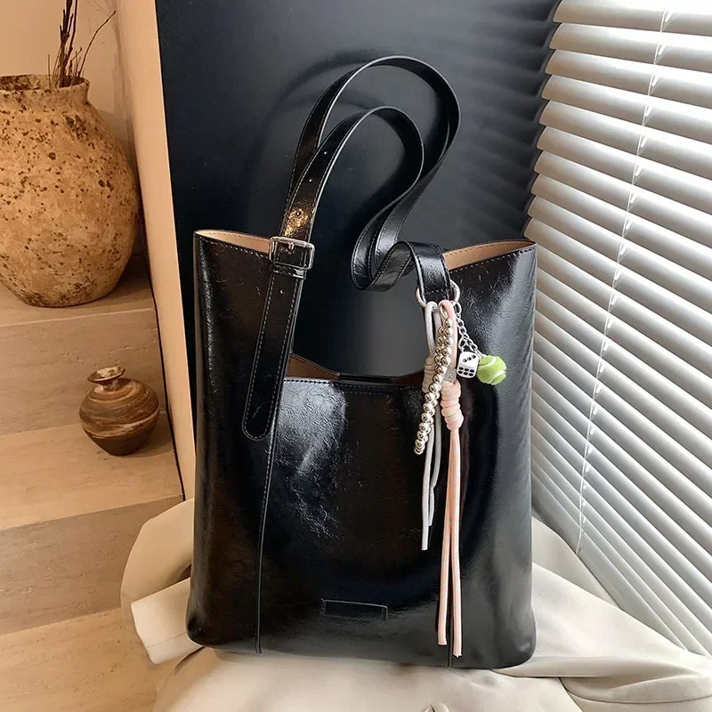 

2025 Vegan Leather Tote Bag Quilted Vintage Lightweight Bestseller Underarm & Shoulder Carry Work Commute Purse Women