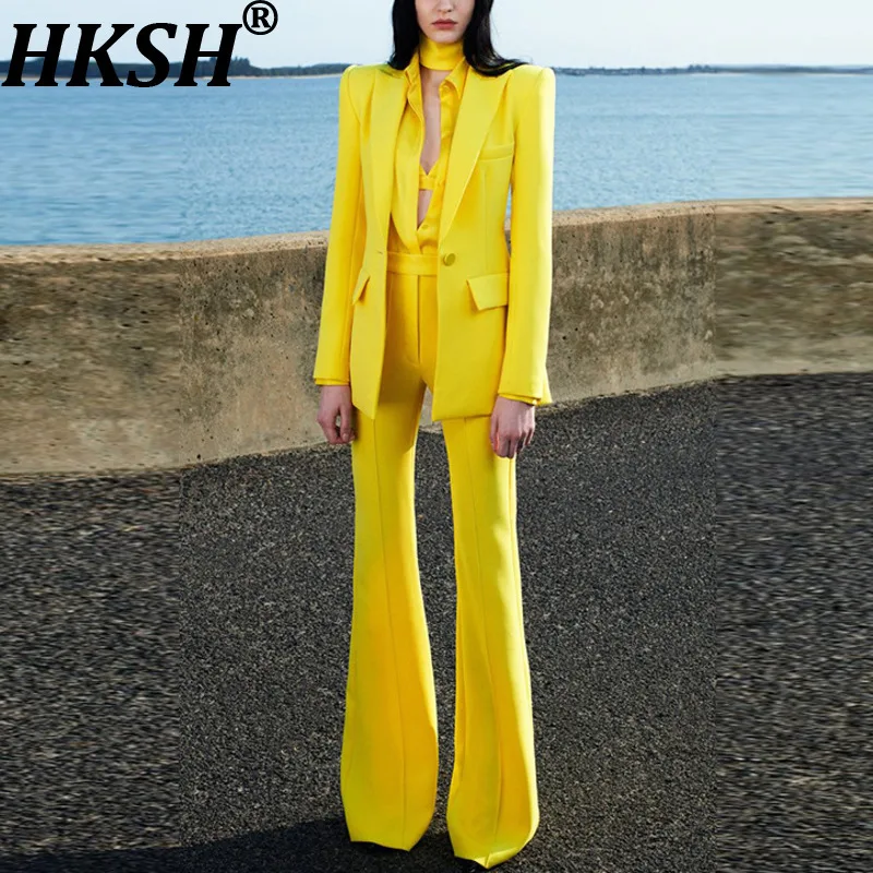 

HKSH Spring Autumn New Women Two-piece Suit Set Notched Collar Single Button Blazer Coat Solid Color Flared Pants Trendy HK18148