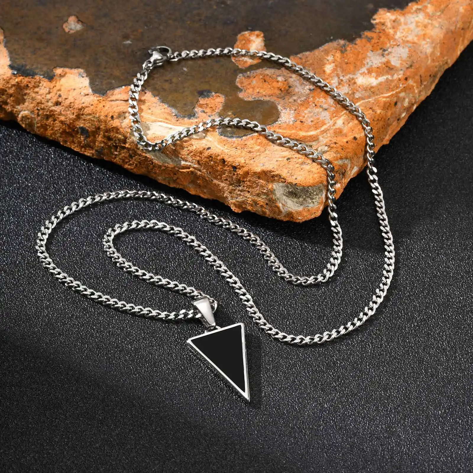 رجل الثلاثي العقيق الأسود قلادة قلادة، مقاوم للماء الفولاذ المقاوم للصدأ الحجر الطبيعي هندسية قلادة، هدية حفلة عيد ميلاد