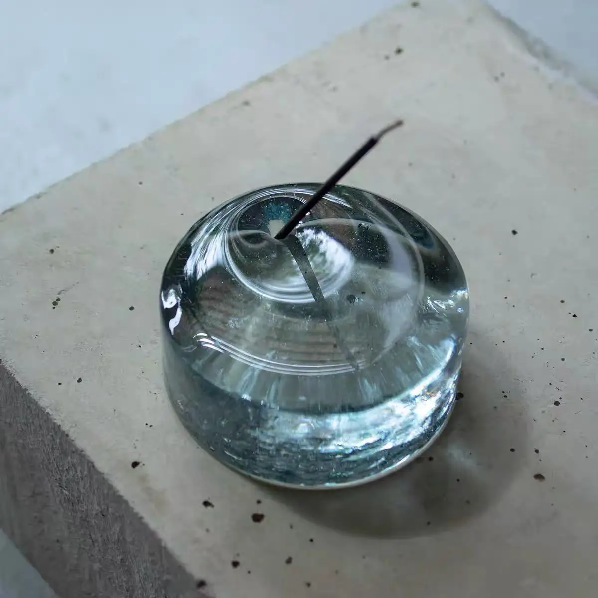 

Minimalist Solid Glass Incense Holder Round Incense Stick Stand Decor Relaxation Meditation Container Tray Yoga Home Decor Gifts