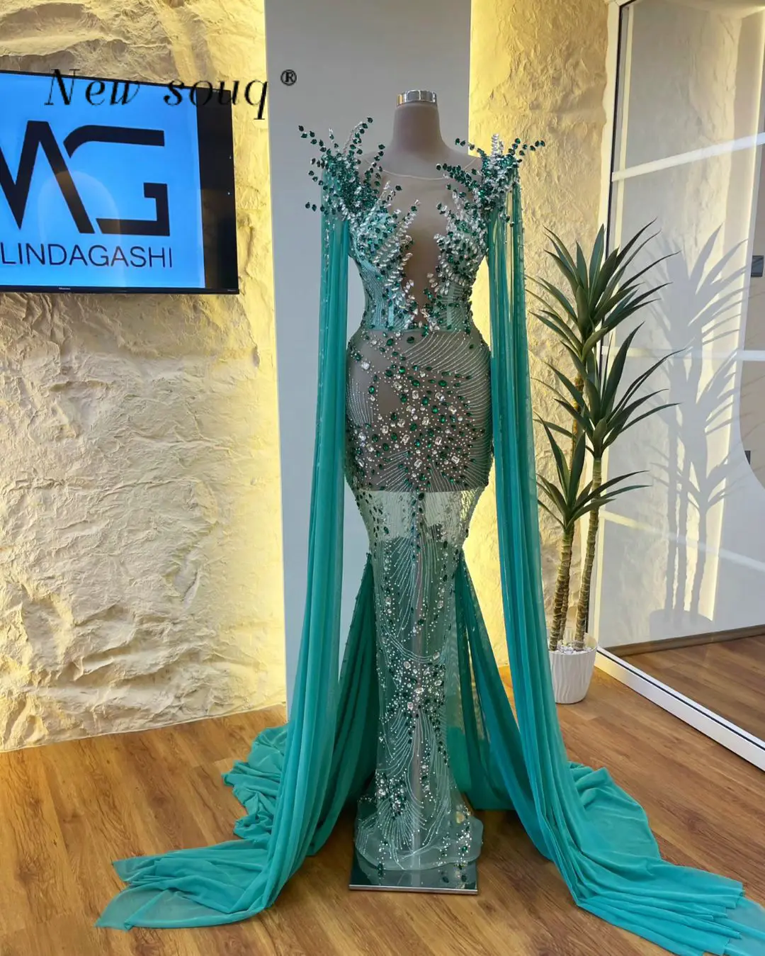 Dubai Green Sexy Illusion Mermaid Evening Dresses with Cape Sleeve Customized Arabic Crystals Stones Dinner Prom Party Gowns