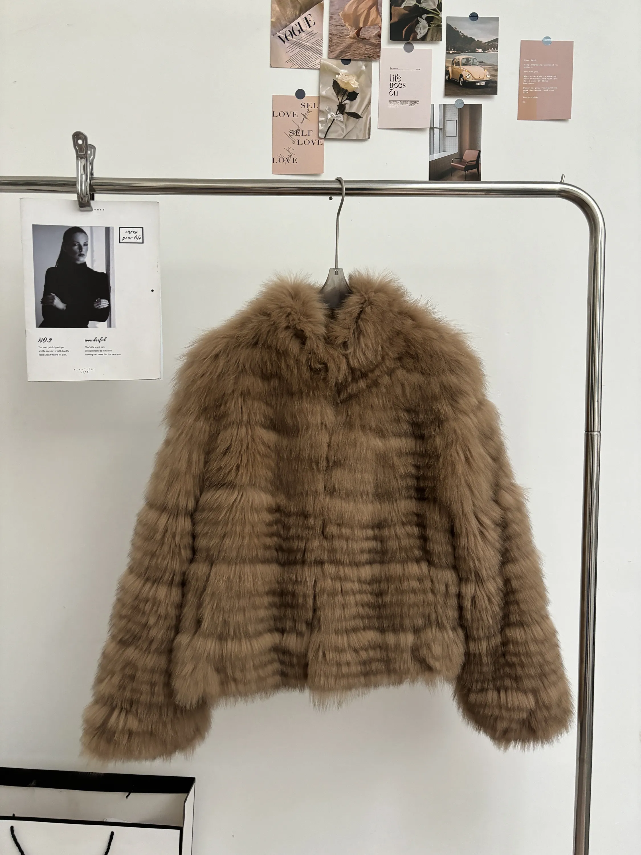 Newly Launched Medium-Long Fox Fur Dense Stitched Genuine Fur Coat with Fashionable Silhouette
