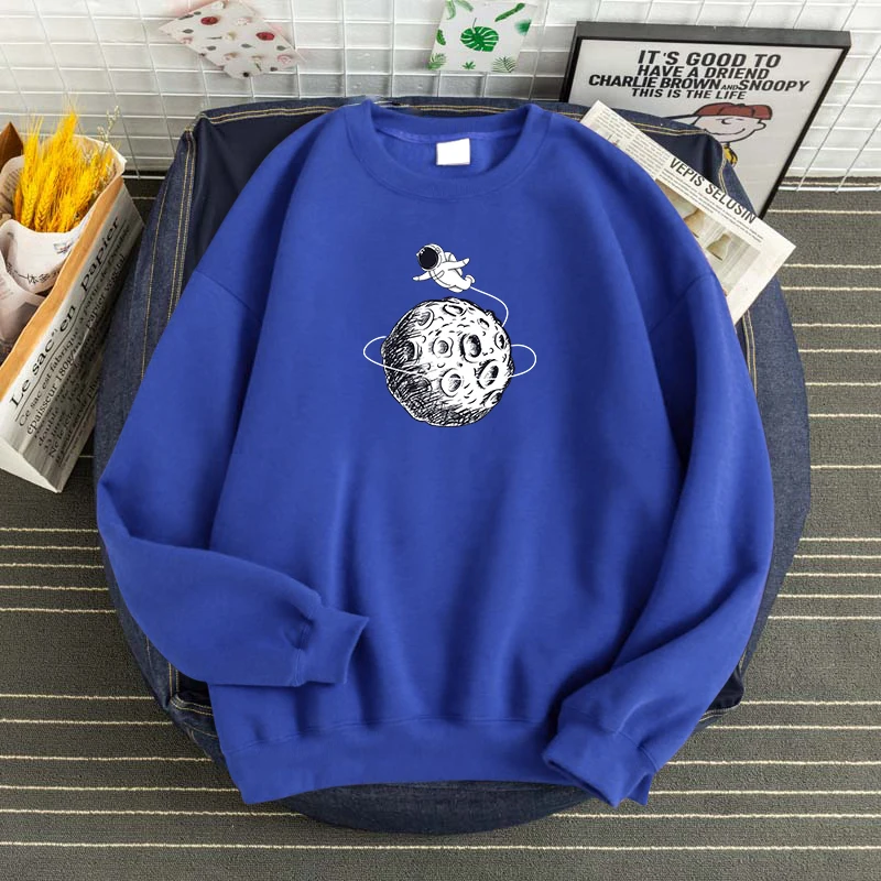 Cartoon Astronaut Orbiting The Moon Print Hooded Thick Comfortable Tops Warm Hip Hop Male Hoodies Oversized Fashion Men Hoody